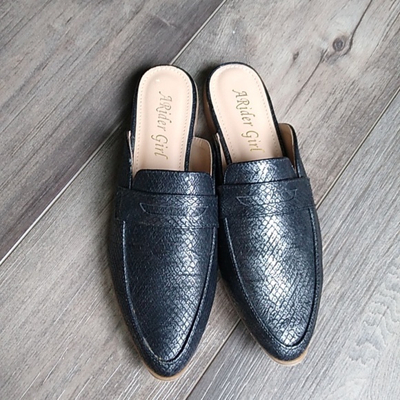 A RIDER GIRL FAUX LEATHER LOAFER MULE SLIDES Size 7.5 - Picture 3 of 14